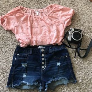 🌻 Refuge ripped short shorts